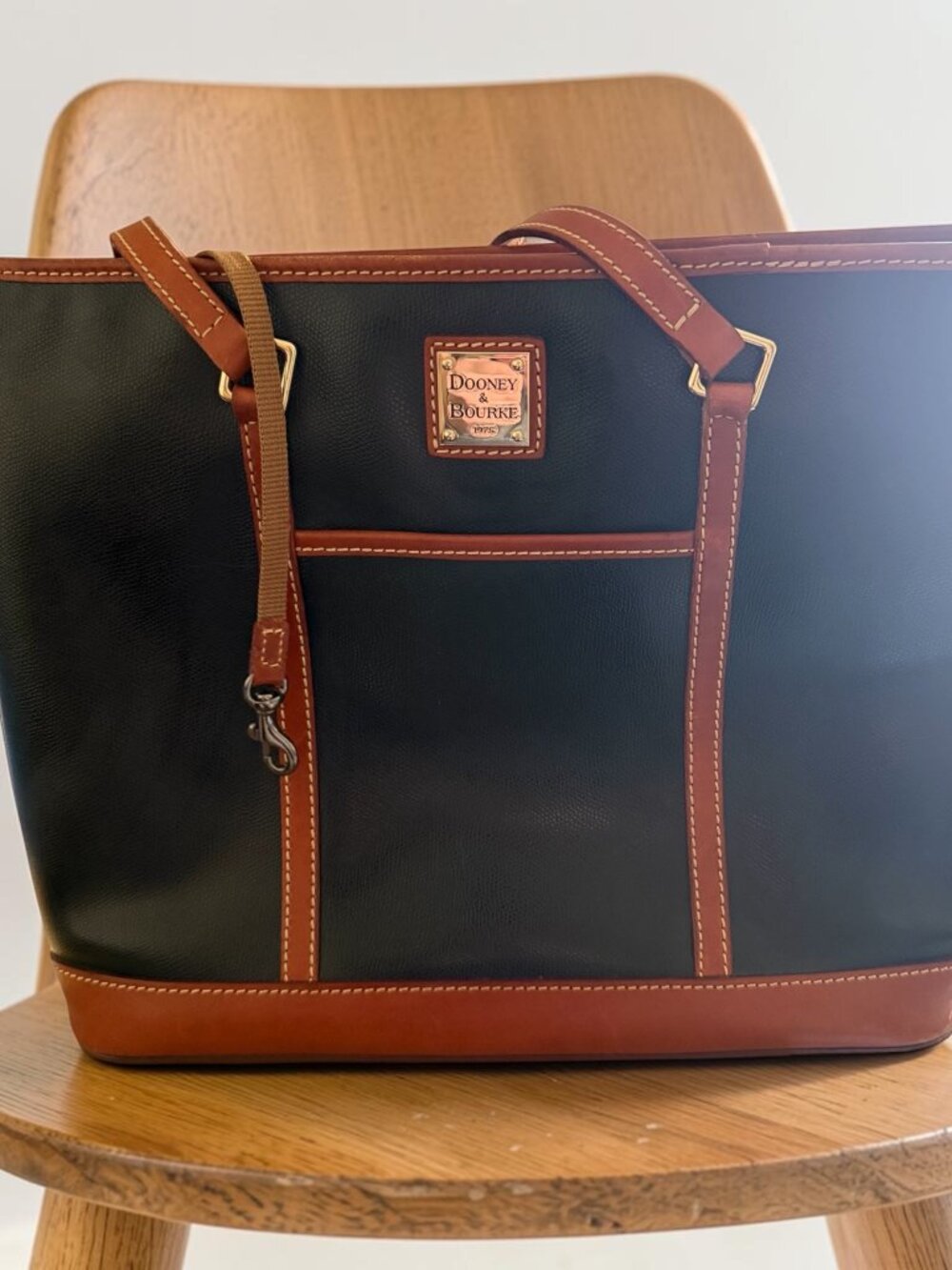👜 Dooney & Bourke Pebble Grain Small Zip Satchel – Black & Tan Leather